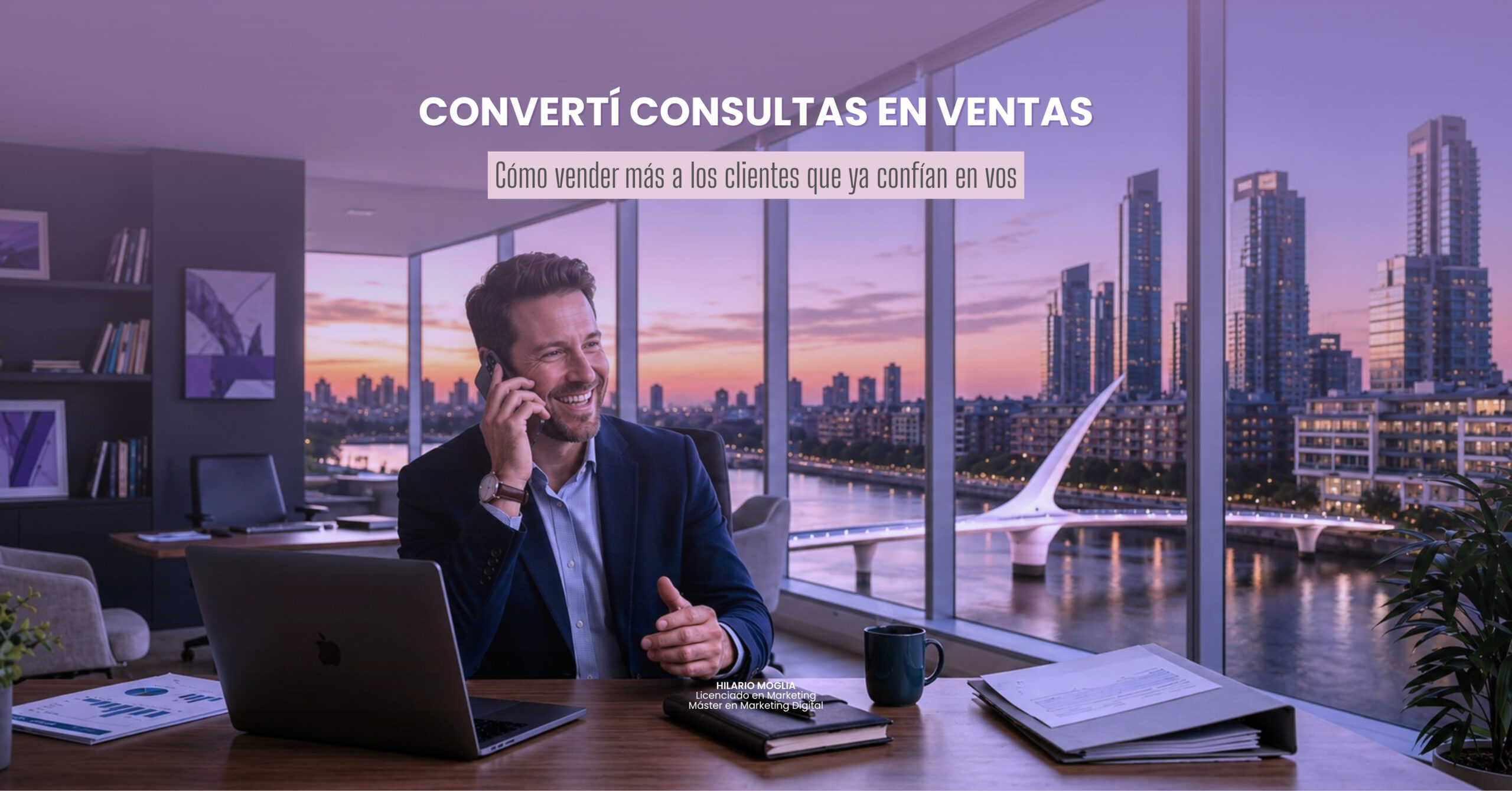 Empresario hablando por teléfono mientras analiza su base de clientes para aumentar las ventas mediante estrategias de fidelización y upselling para PyMEs.