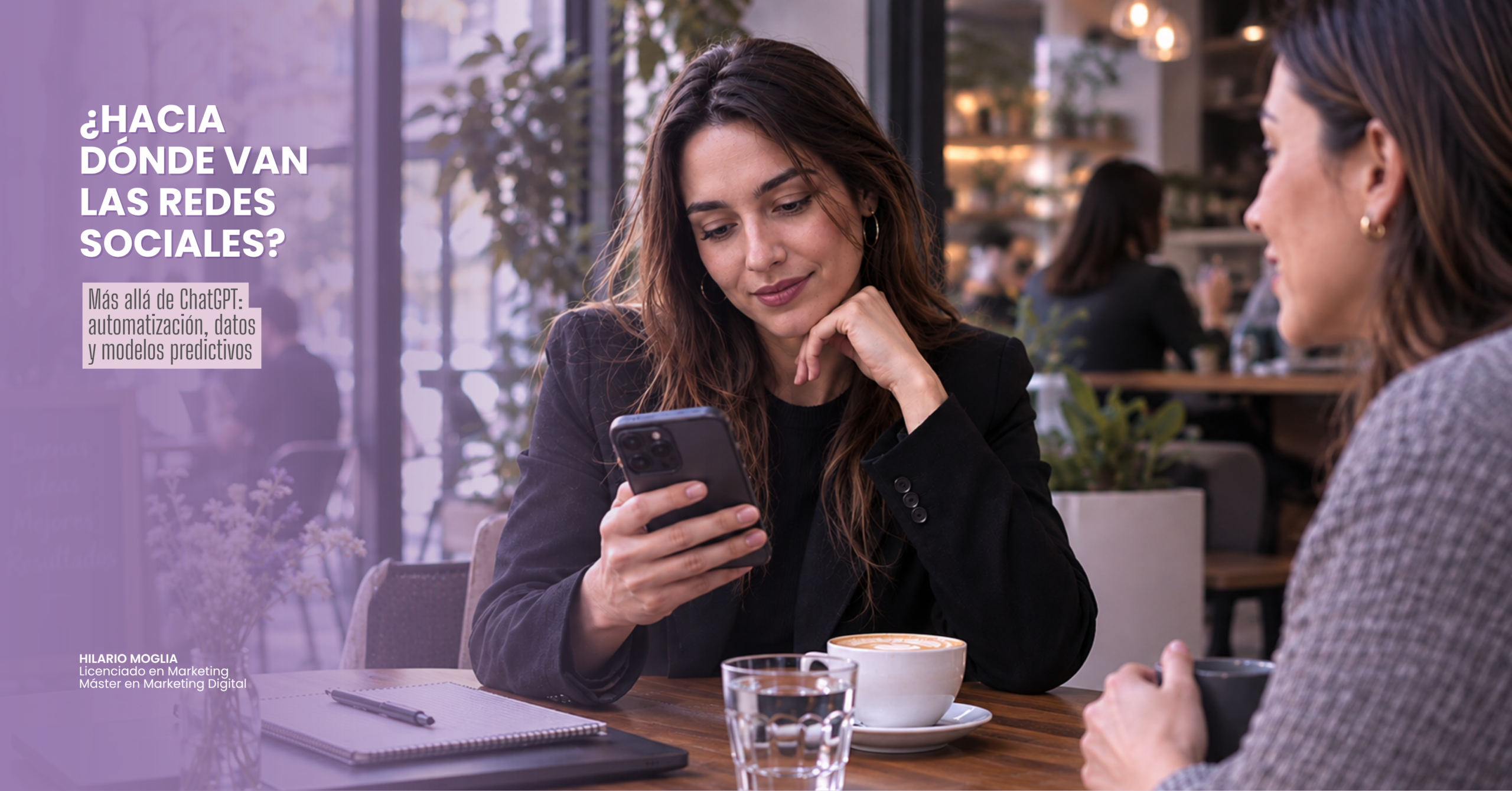 Dos personas en una cafetería mientras una utiliza su celular y presta atención a las redes sociales